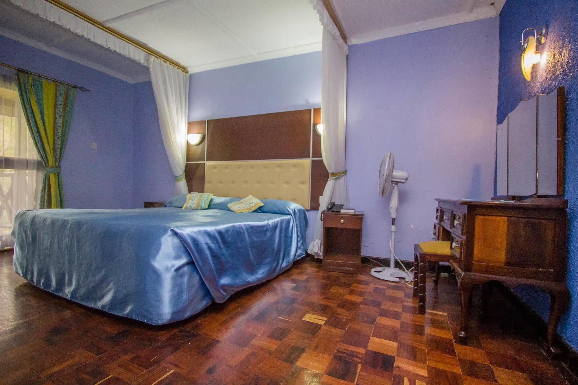 Blue Post Hotel Thika Екстер'єр фото